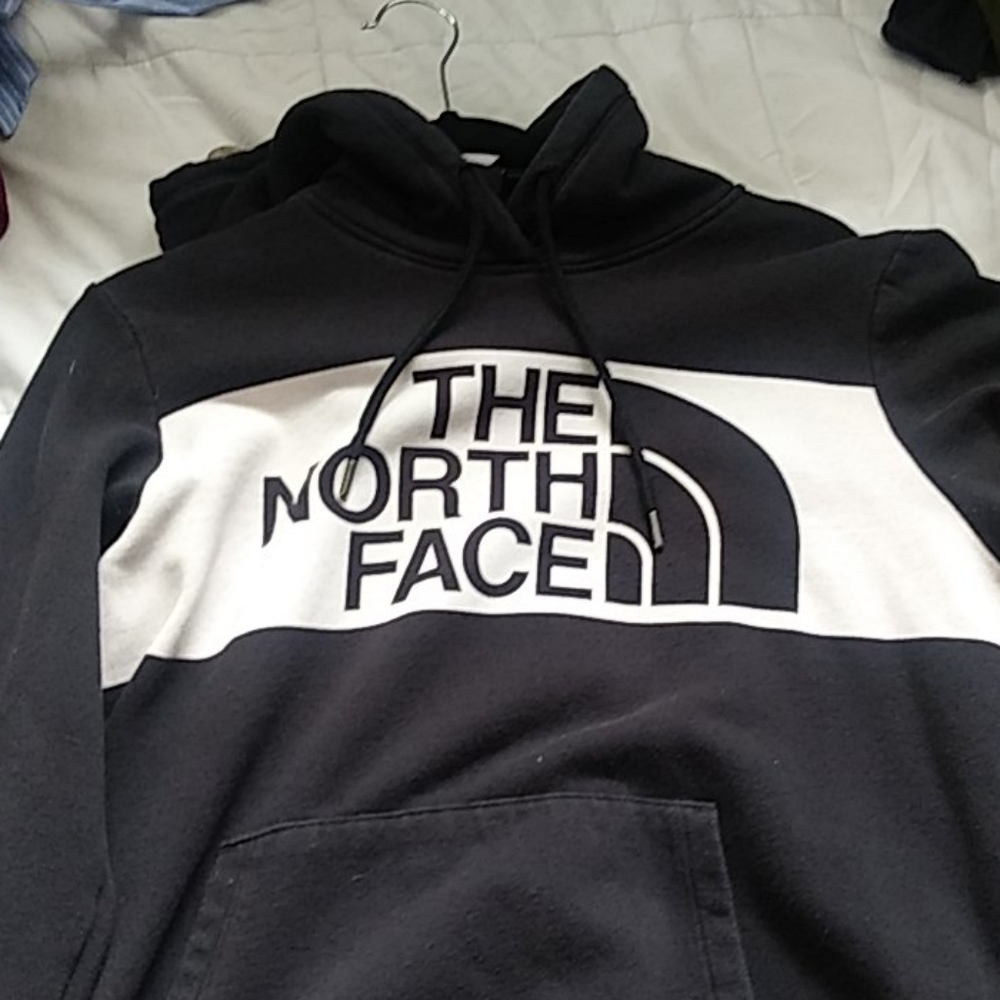 Black North Face hoodie